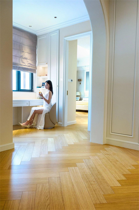 Room Tour|一線臨湖庭院,高階生活的藝術想象 image5